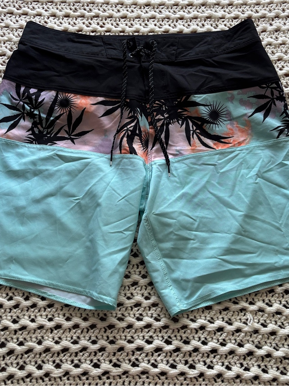 Billabong Teal and Black, tropical Pattern Boardshorts Men’s Swimming Shorts